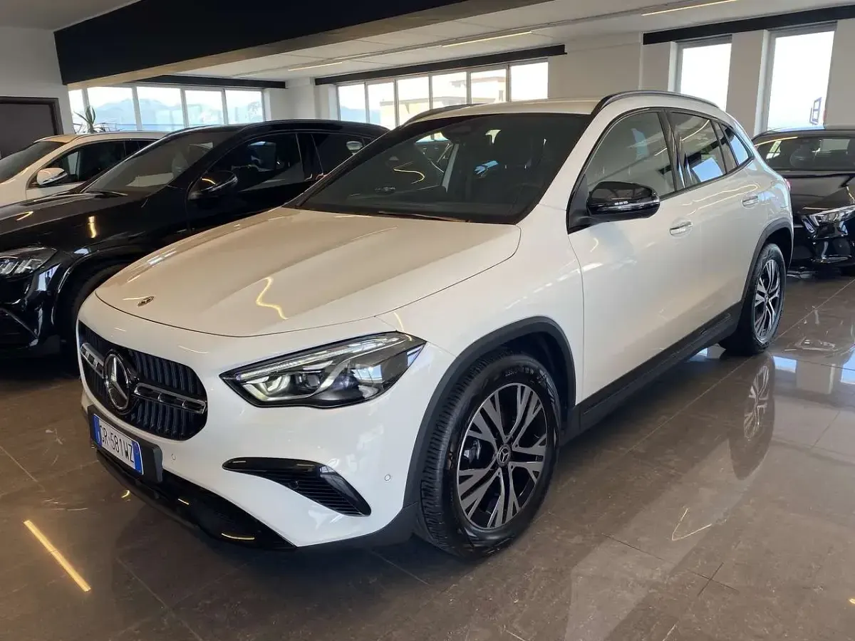 Gebraucht Mercedes GLA180 Advanced Plus 136 PS (100 kW) 2024 Weiß SUV