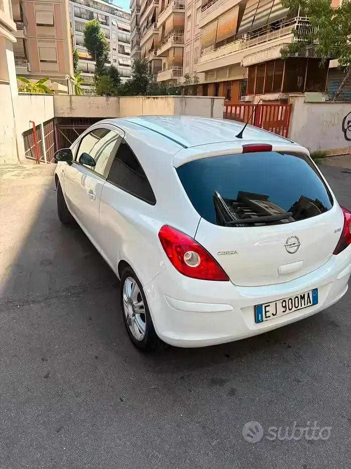 Usata Opel Corsa 86 CV (63 kW) 2011 Bianco Utilitaria