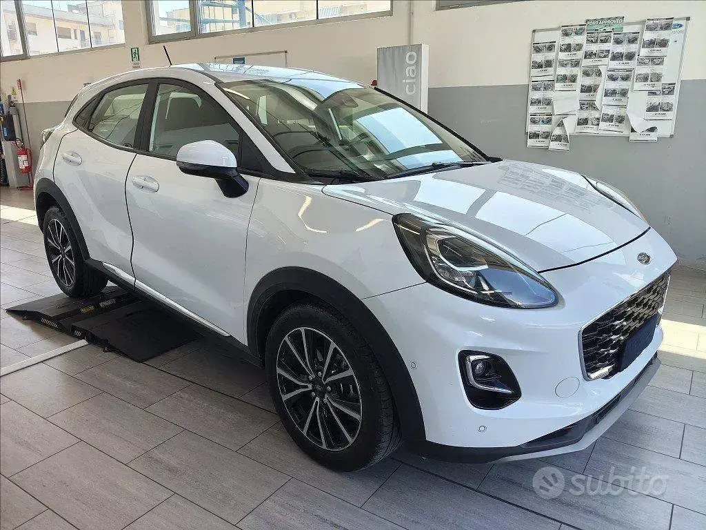 Usata Ford Puma Titanium 125 CV (91 kW) 2023 Bianco frozen SUV