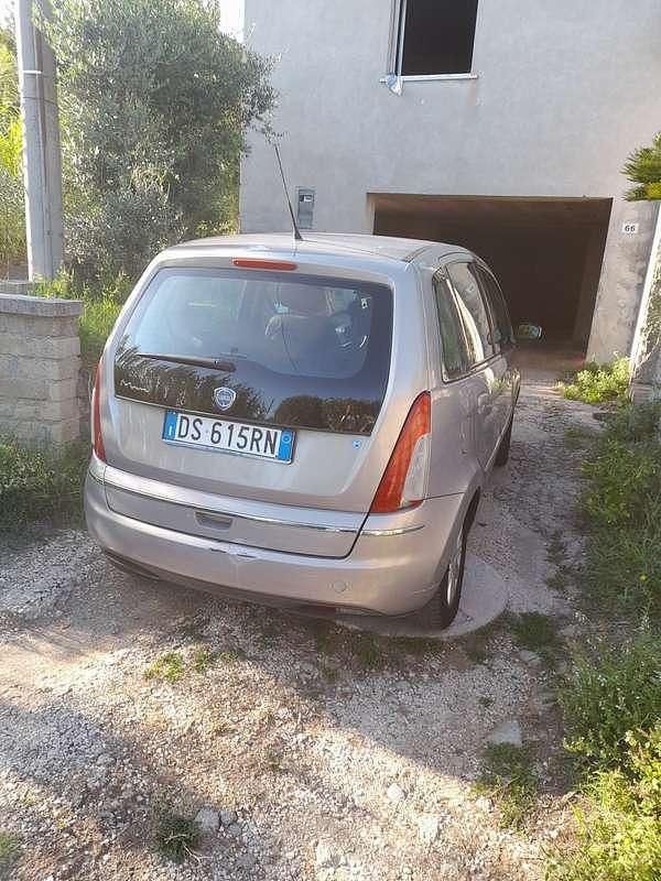 Usata Lancia Musa 77 CV (56 kW) 2009 Grigio Monovolume