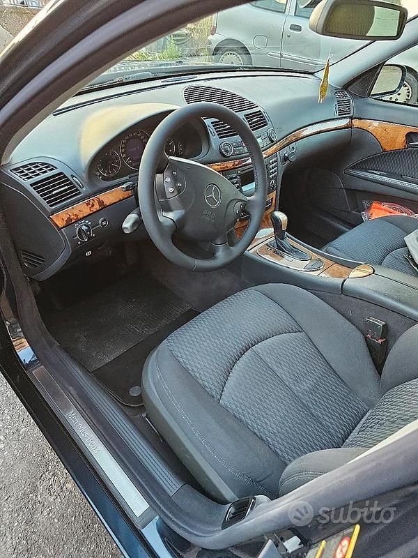 Usata Mercedes E320 204 CV (150 kW) 2003 Blu Berlina