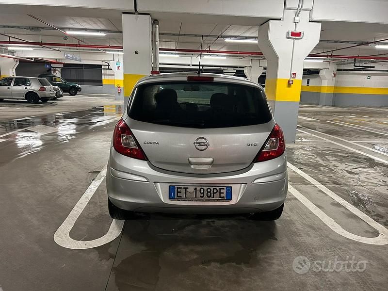 Usata Opel Corsa Edition 75 CV (55 kW) 2013 Grigio Utilitaria