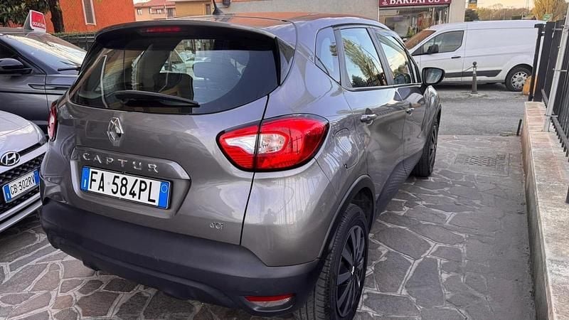 Usata Renault Captur Intens 89 CV (65 kW) 2015 Grigio SUV
