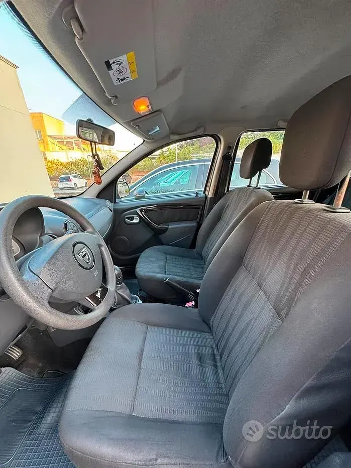 Usata Dacia Duster 90 CV (66 kW) 2011 Grigio SUV