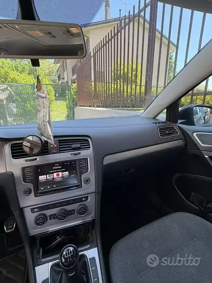 Second-hand VW Golf VII 110 CP (80 kW) 2016 Gri Berlinǎ