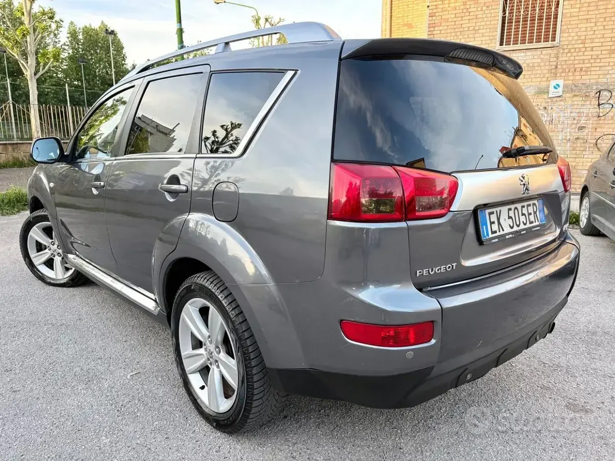 Käytetty Peugeot 4007 156 HP (114 kW) 2011 Harmaa Katumaasturi