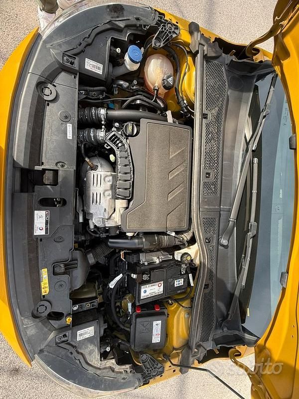 Usata Peugeot 208 101 CV (74 kW) 2020 Giallo Utilitaria