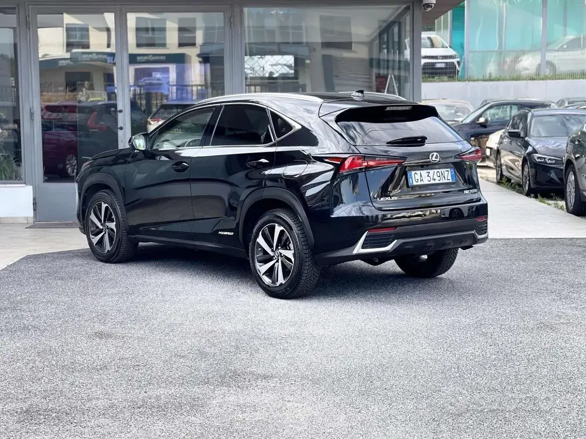 Usata Lexus NX300h Luxury Line 155 CV (114 kW) 2020 Nero SUV