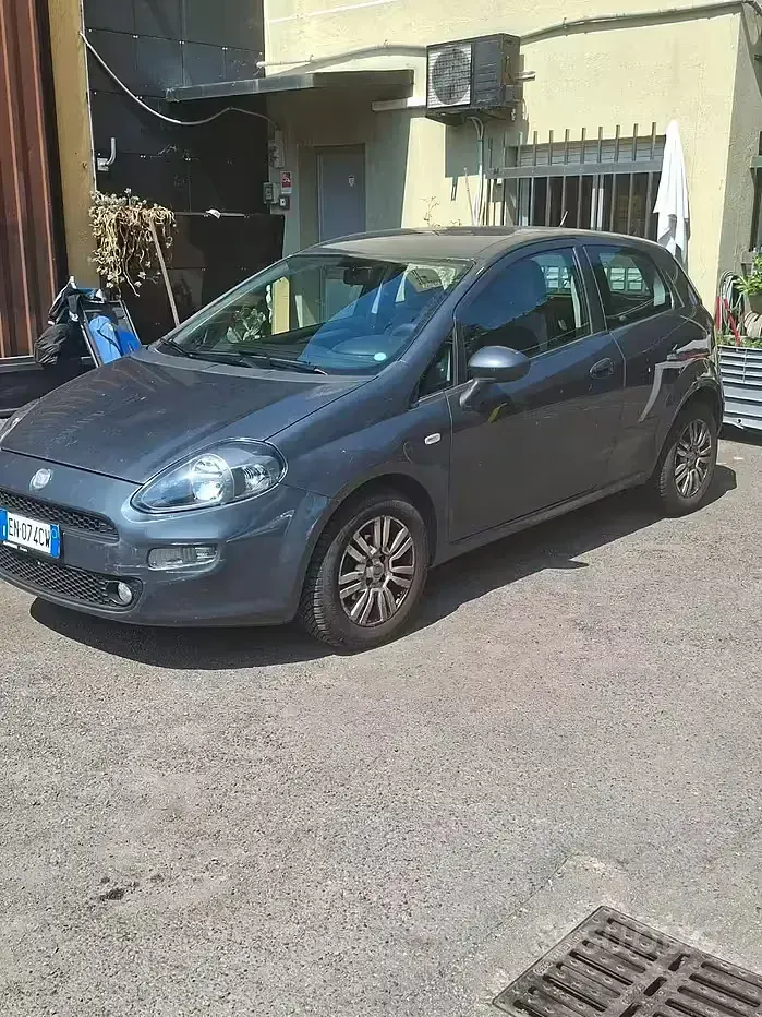 Usata Fiat Grande Punto 105 CV (77 kW) 2012 Grigio Utilitaria