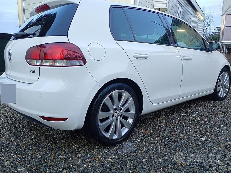 Usata VW Golf VI 105 CV (77 kW) 2011 Bianco Utilitaria