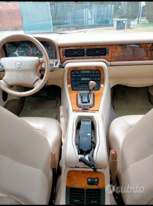 Usata Jaguar XJ Sovereign 241 CV (177 kW) 1995 Verde Berlina
