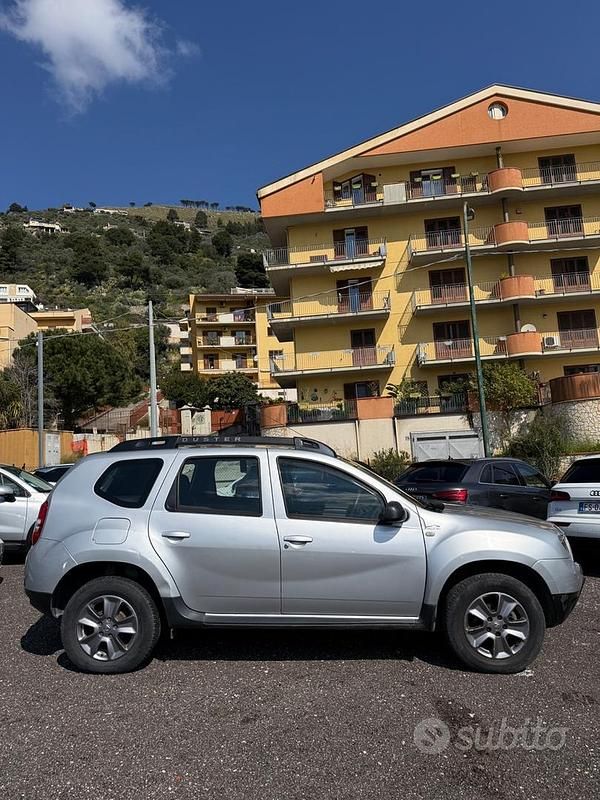 Usata Dacia Duster Lauréate 110 CV (80 kW) 2017 Grigio SUV