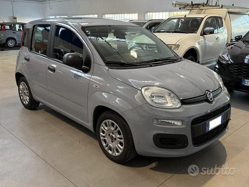 Grigio pastello Usata 2022 Fiat Panda Tre volumi | 7490 € (Super prezzo) - Immagine 1/4
