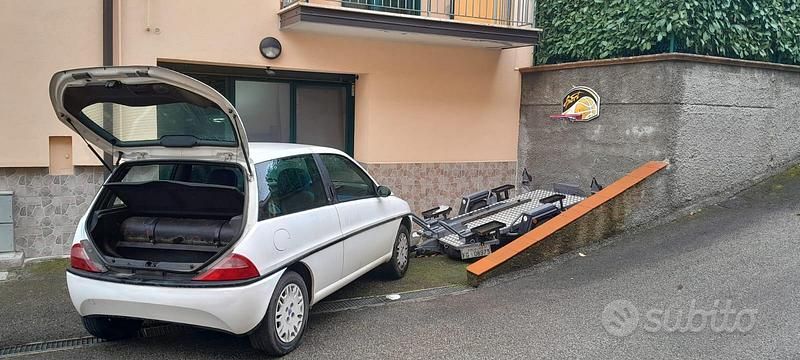 Begagnad Lancia Ypsilon 1998 Halvkombi