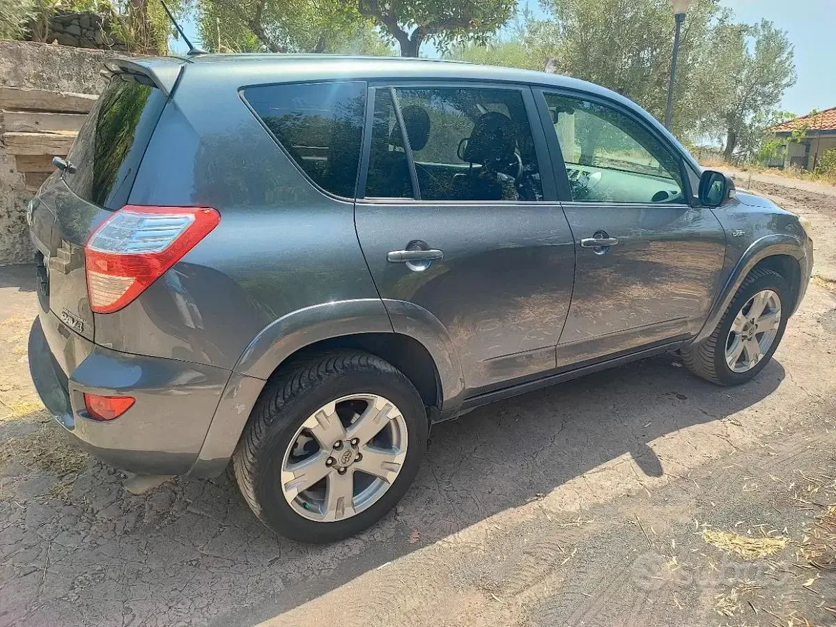 Usata Toyota RAV4 150 CV (110 kW) 2012 SUV