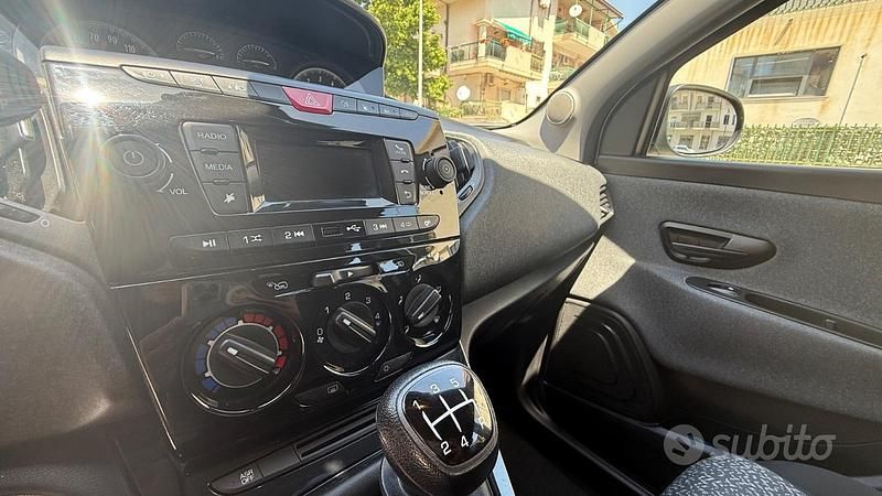 Usata Lancia Ypsilon 54 CV (39 kW) 2020 Blu Utilitaria