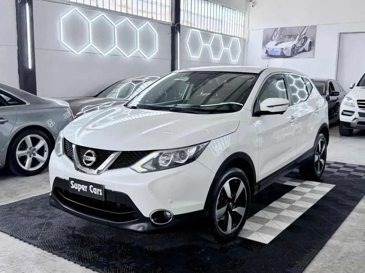Usata Nissan Qashqai Tekna 130 CV (95 kW) 2016 Bianco SUV