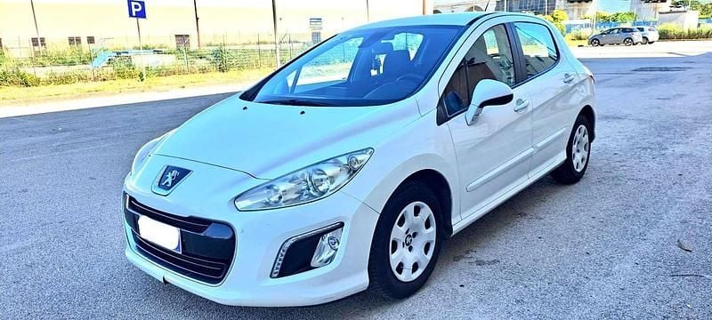Usata Peugeot 308 Active 92 CV (67 kW) 2013 Bianco Berlina