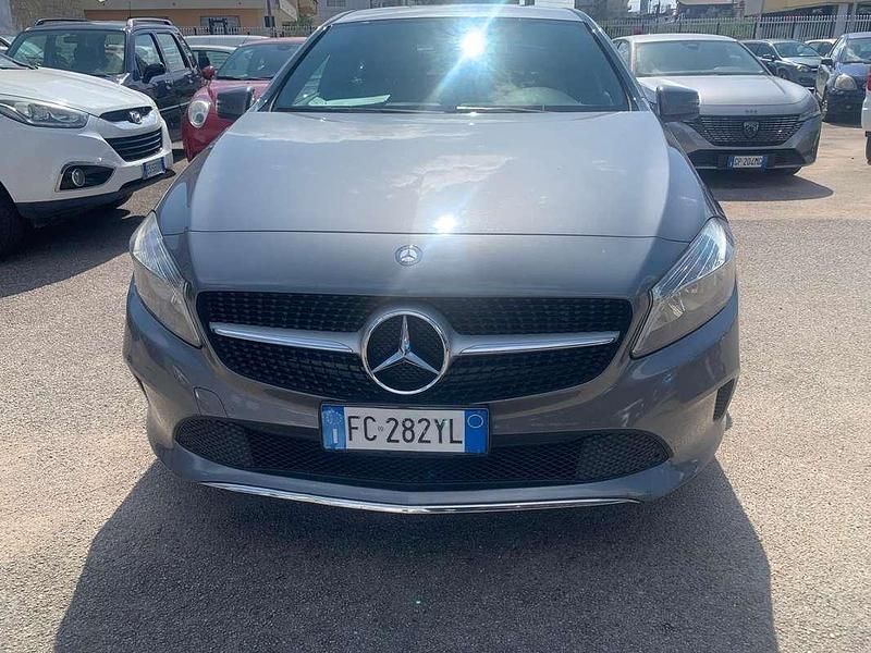 Usata Mercedes A180 109 CV (80 kW) 2016 Grigio Berlina