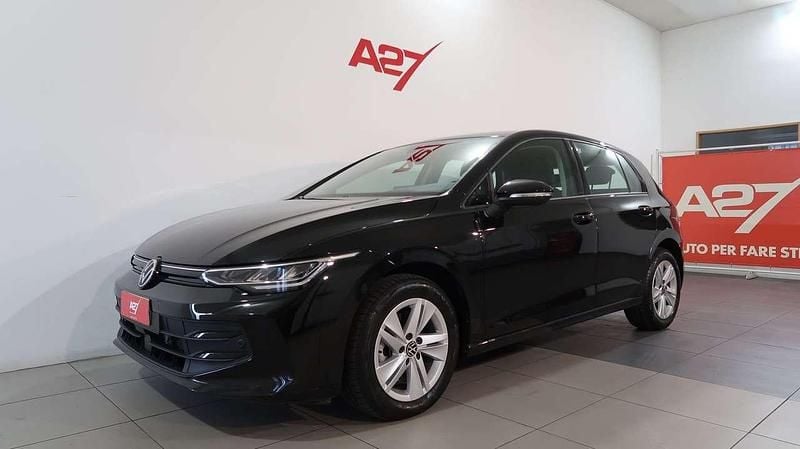Usata VW Golf VIII Life 116 CV (85 kW) 2025 Nero Utilitaria