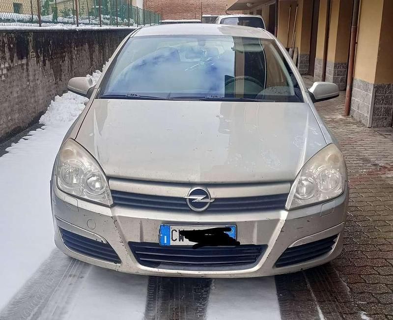 Grigio Usata 2005 Opel Astra Enjoy Tre volumi | 1200 € (Ottimo prezzo) - Immagine 1/4