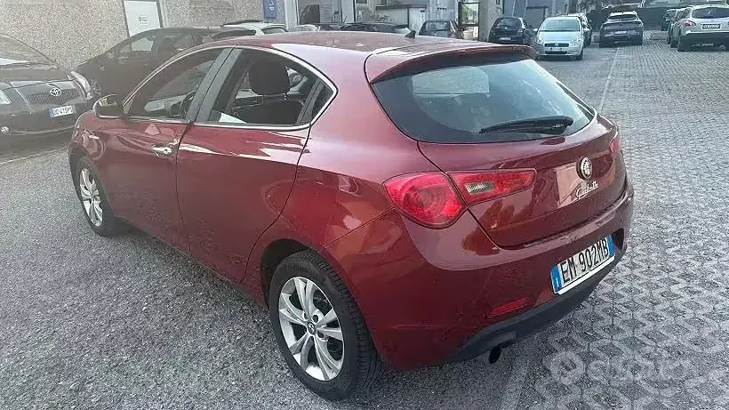 Usata Alfa Romeo Giulietta 105 CV (77 kW) 2012 Rosso Utilitaria