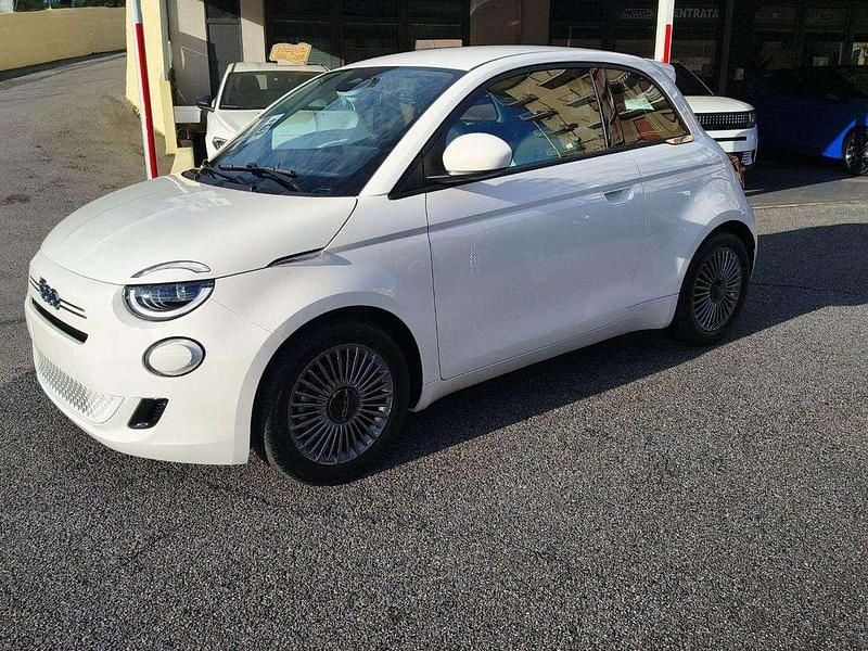Nuova Fiat 500 65 CV (47 kW) 2026 Bianco pastello Berlina