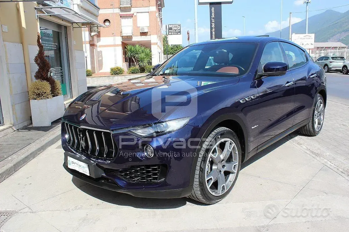 Usata Maserati Levante GranLusso 250 CV (183 kW) 2017 Blu SUV