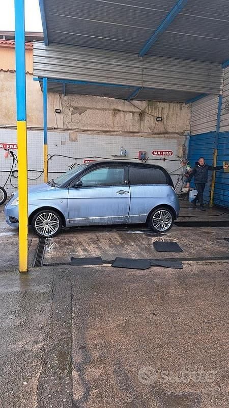 Blu Usata 2010 Lancia Ypsilon Due volumi | 4500 € (Buon prezzo) - Immagine 1/4