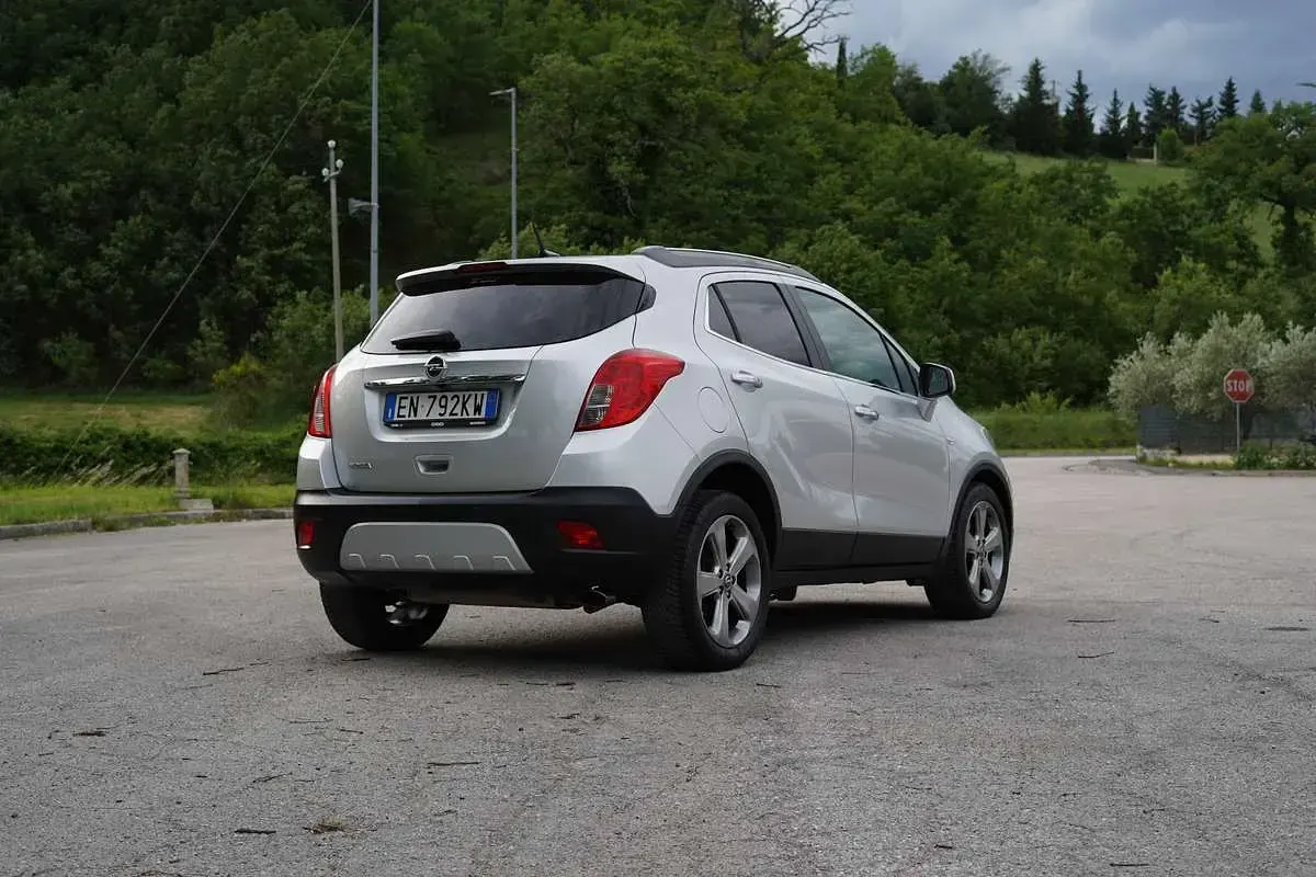 Usata Opel Mokka Cosmo 116 CV (85 kW) 2012 Argento SUV