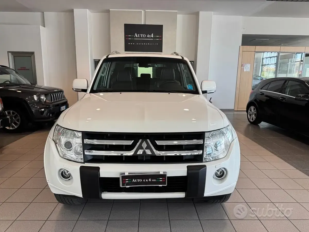 Usata Mitsubishi Pajero Intense 200 CV (147 kW) 2010 Bianco SUV