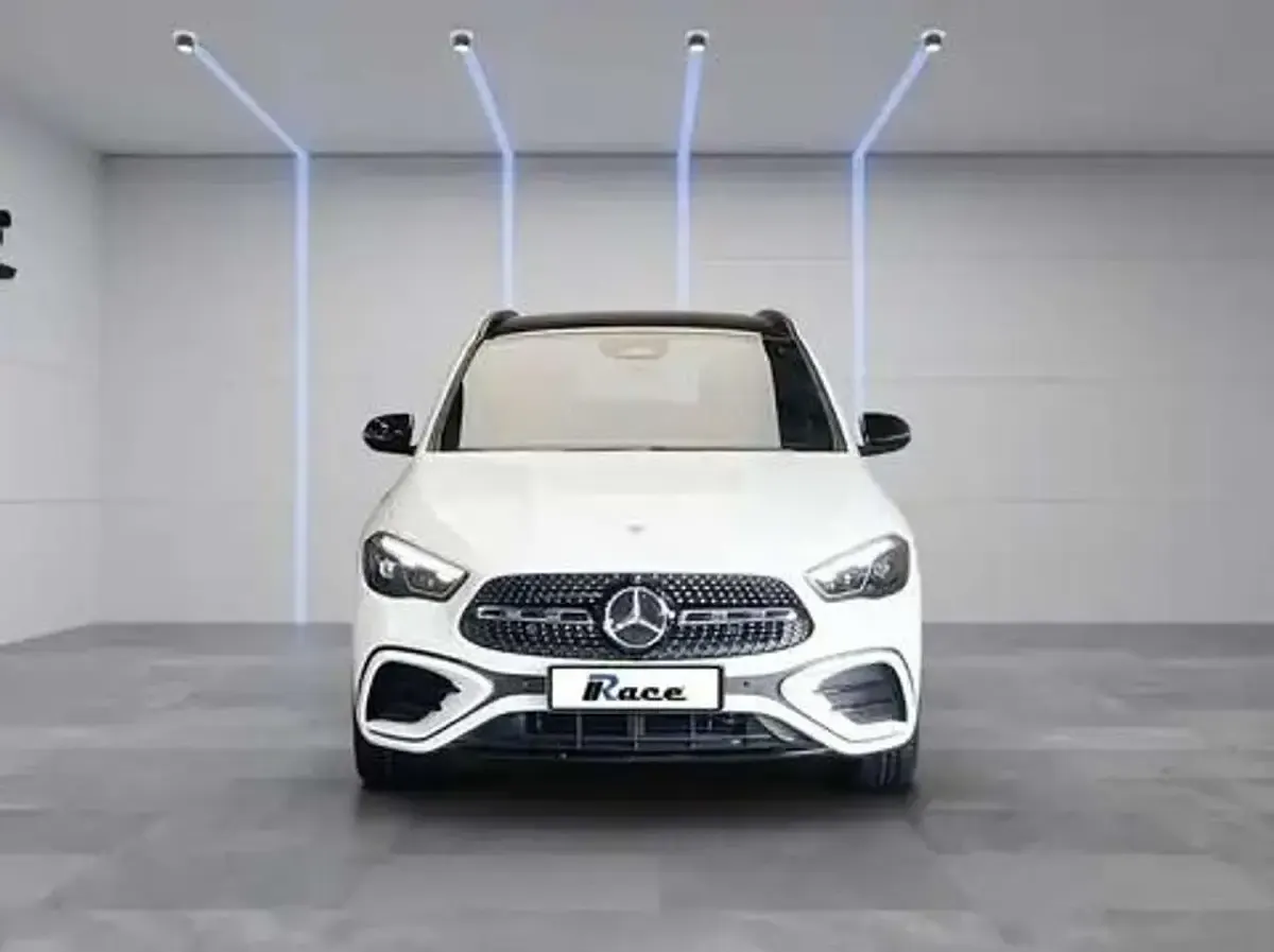 Usata Mercedes GLA200 Premium 163 CV (119 kW) 2025 Bianco SUV