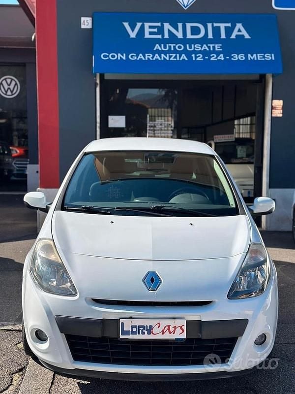 Usata Renault Clio II Dynamique 75 CV (55 kW) 2011 Bianco Berlina