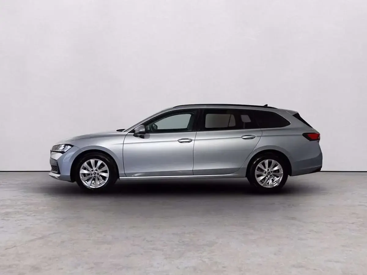 Usata Skoda Superb Selection 150 CV (110 kW) 2024 Argento pebble metallizzato Station wagon