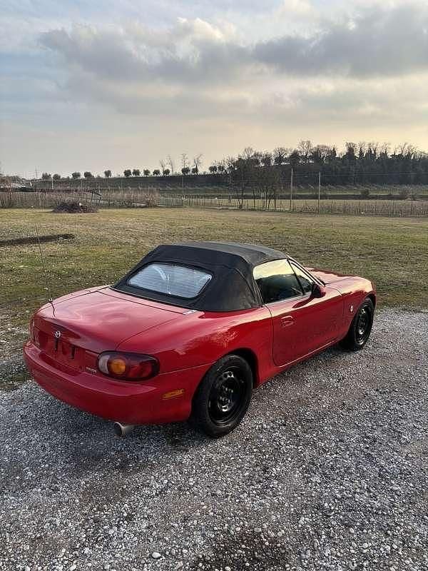 Usata Mazda MX5 110 CV (80 kW) 1998 Rosso Cabrio