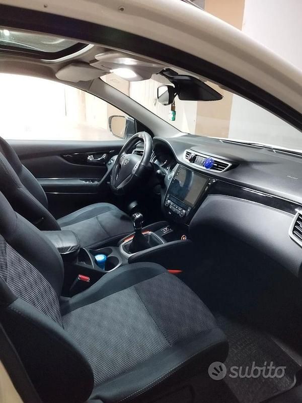 Usata Nissan Qashqai 360º 115 CV (84 kW) 2015 Bianco SUV