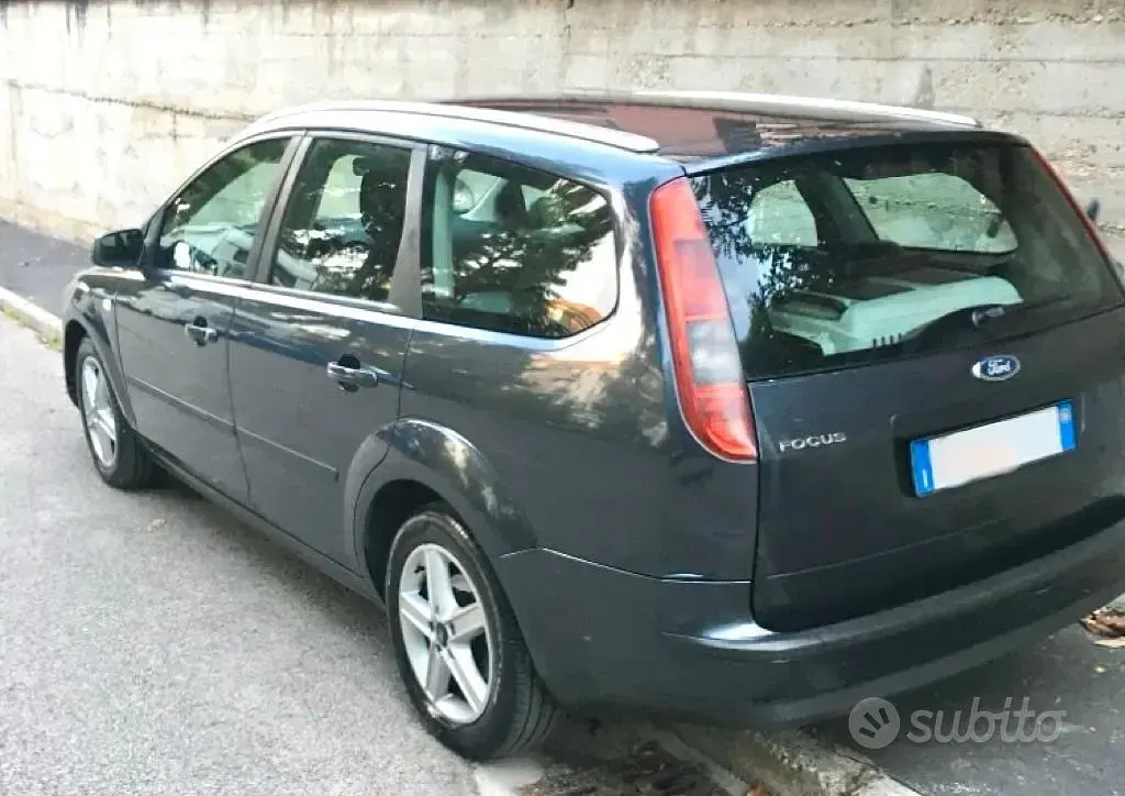 Usata Ford Focus 90 CV (66 kW) 2006 Grigio Station wagon