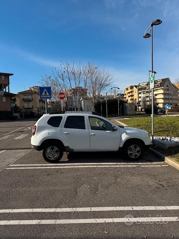 Usata Dacia Duster Lauréate 105 CV (77 kW) 2015 Bianco SUV