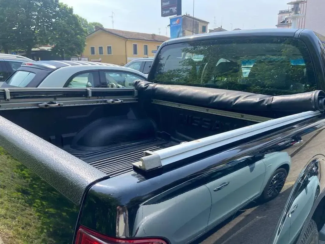 Gebraucht Nissan Navara 190 PS (139 kW) 2014 Schwarz Pickup