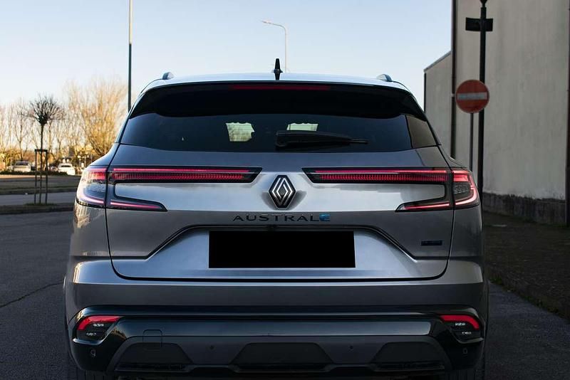 Usata Renault Austral Techno Esprit Alpine 200 CV (147 kW) 2023 Grigio SUV