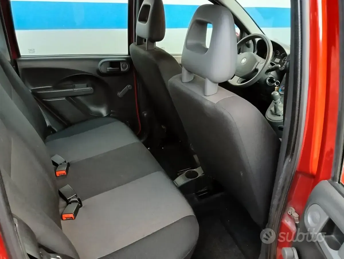 Usata Fiat Panda Dynamic 69 CV (50 kW) 2011 Rosso Utilitaria