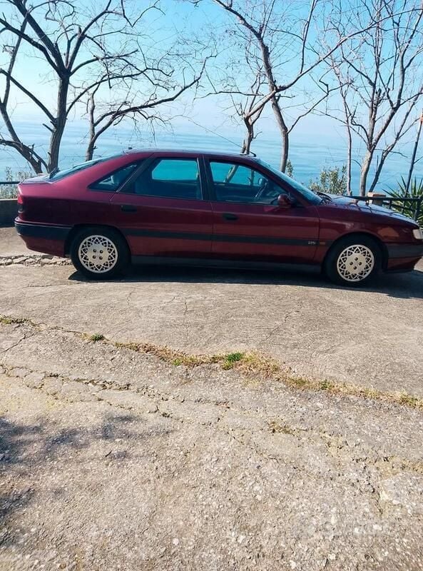 Käytetty Renault Safrane 132 HP (97 kW) 1993 Punainen Viistoperä