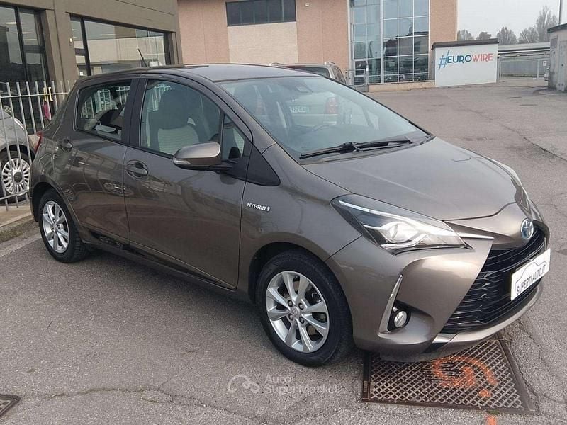 Usata Toyota Yaris Hybrid Active 73 CV (53 kW) 2017 Bronzo Berlina