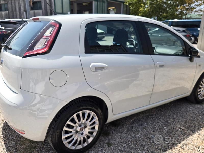 Usata Fiat Grande Punto 75 CV (55 kW) 2013 Bianco Utilitaria