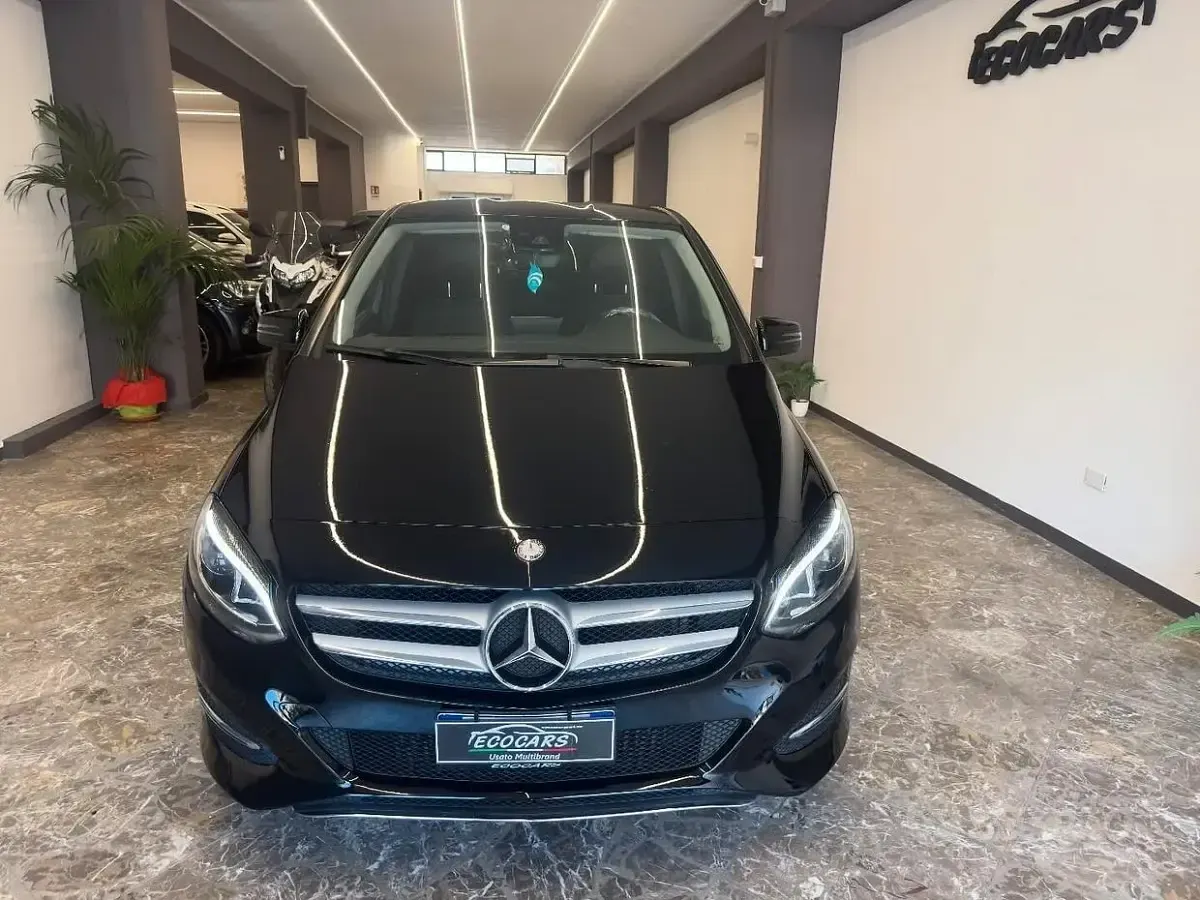 Usata Mercedes B180 Premium 109 CV (80 kW) 2016 Nero Utilitaria