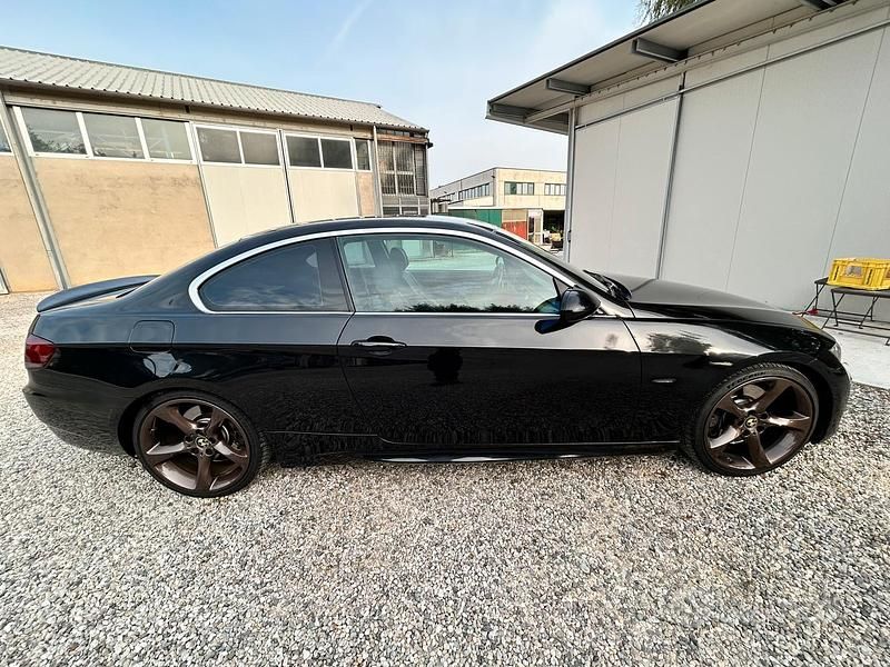 Usata BMW 330 300 CV (220 kW) 2008 Nero Coupé