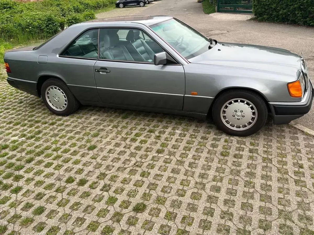 Usata Mercedes 200 122 CV (89 kW) 1992 Blu/azzurro Coupé