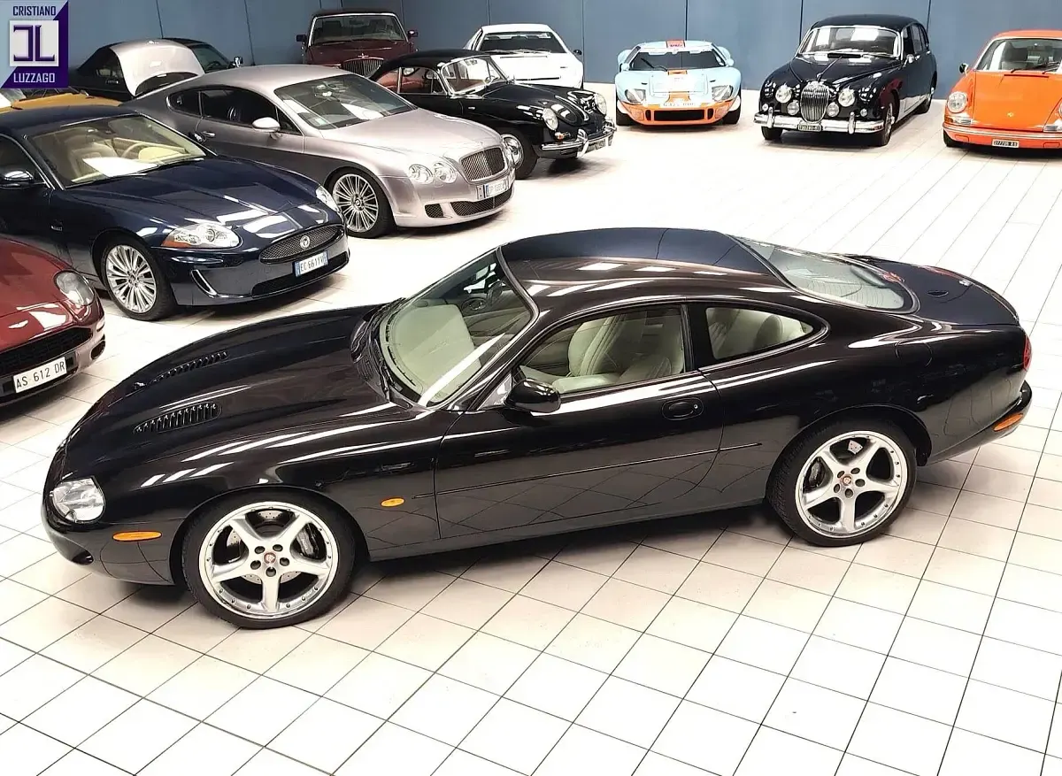 Usata Jaguar XKR 363 CV (266 kW) 1998 Nero Coupé
