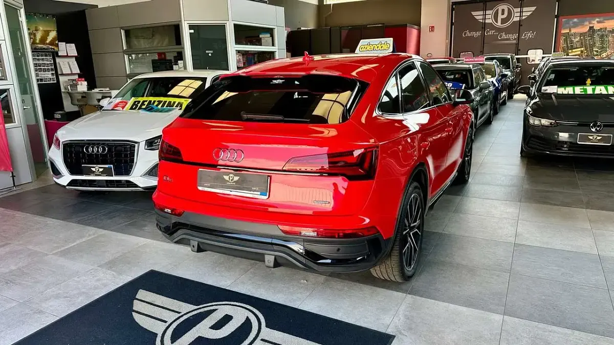 Usata Audi Q5 Sportback S-line plus 204 CV (150 kW) 2022 Misano red SUV