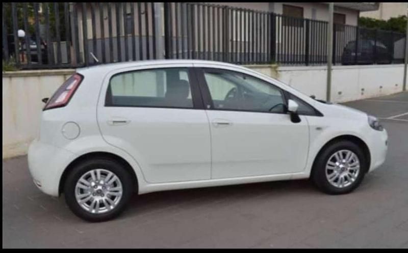 Usata Fiat Punto Easy 75 CV (55 kW) 2012 Bianco Utilitaria